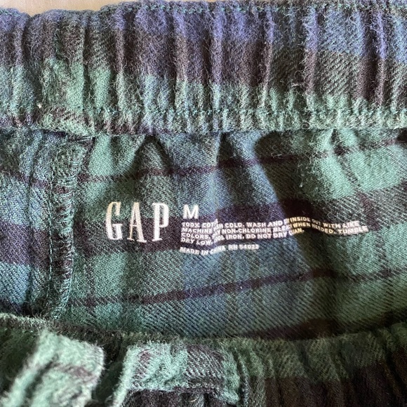 Gap - Picture 2 of 2